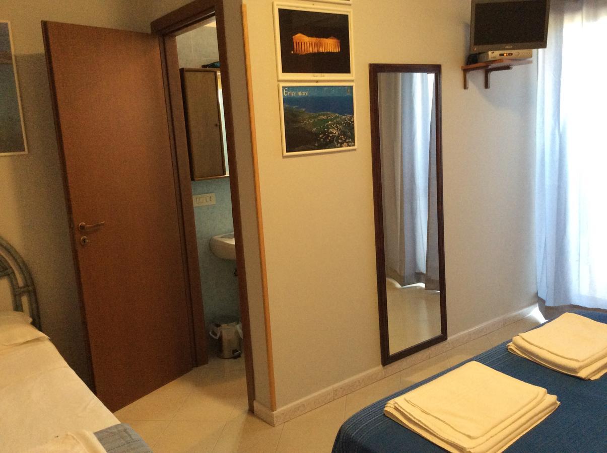 Orlando Vacanze Camere Erice Ngoại thất bức ảnh